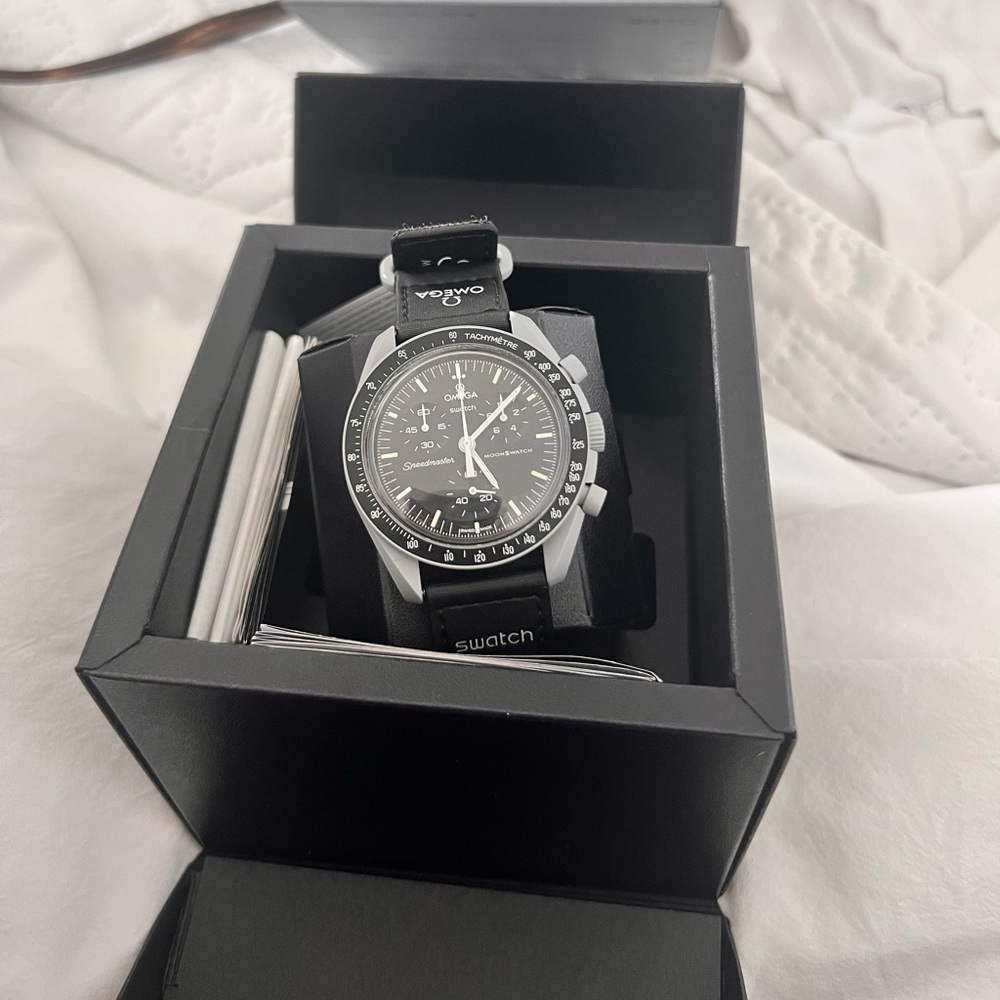 Omega MoonSwatch Mission to the Moon + brand new Wrist Buddys Band